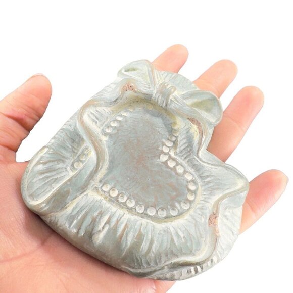 Isabel Bloom Heart Paperweight Figurine W Wooden Stand Heart With A Bow Vintage - Picture 8 of 14